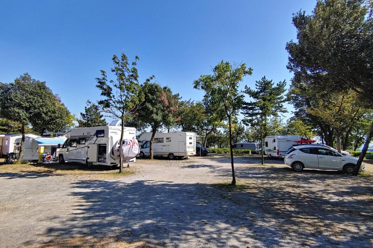 Camping Village Mare Pineta Sistiana Eksteriør billede