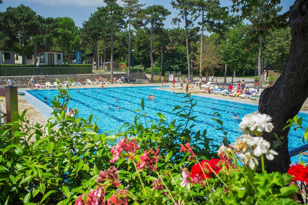 Camping Village Mare Pineta Sistiana Eksteriør billede